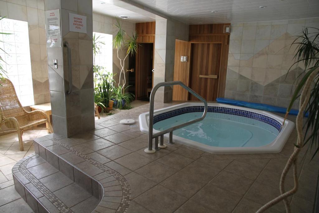 Waterfront 3*