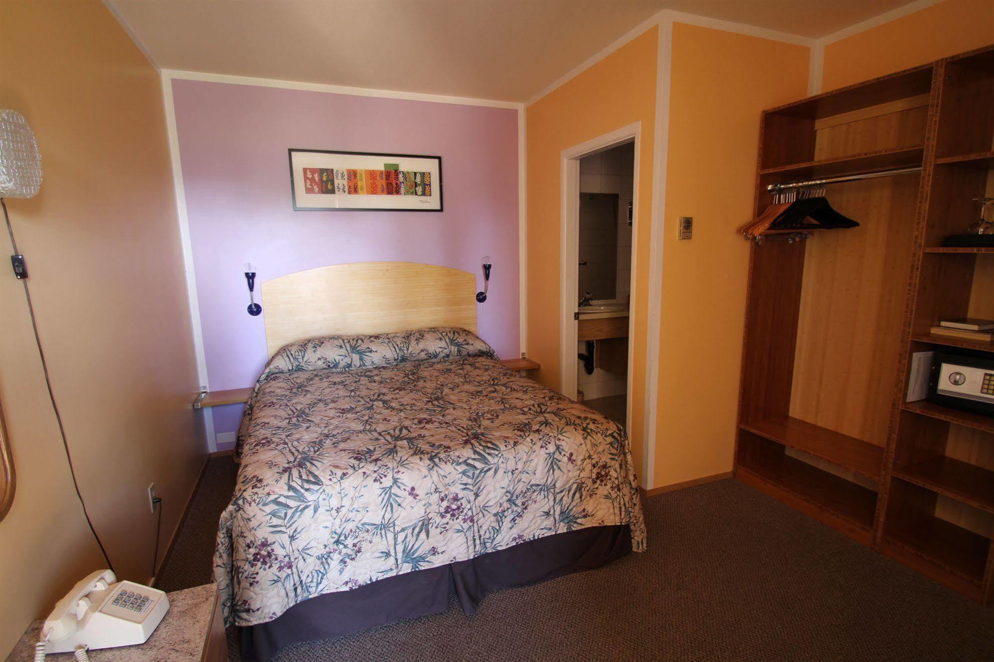 Waterfront Inn